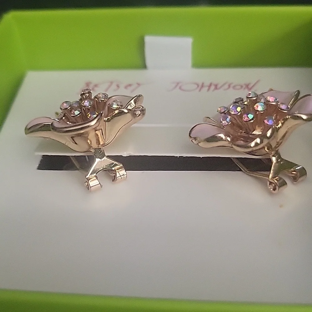NIB Betsey Johnson Pierced Earrings Pink Flower Crystals Leverback Closure 1" - Picture 6 of 8